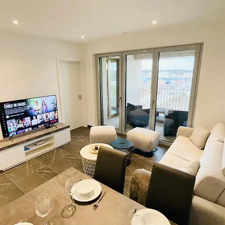 Luxury 1 Bedroom With Terrace & Parking In Cloche D'or- Cd3 *