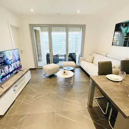 Luxury 1 Bedroom With Terrace & Parking In Cloche D'or- Cd3 Appartement
